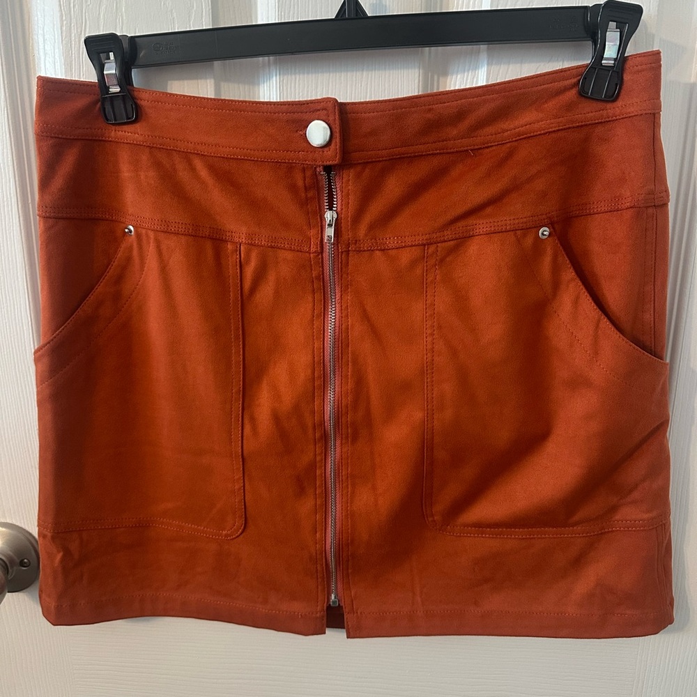 Paper Crane Rust Mini Skirt. NWT. Large.